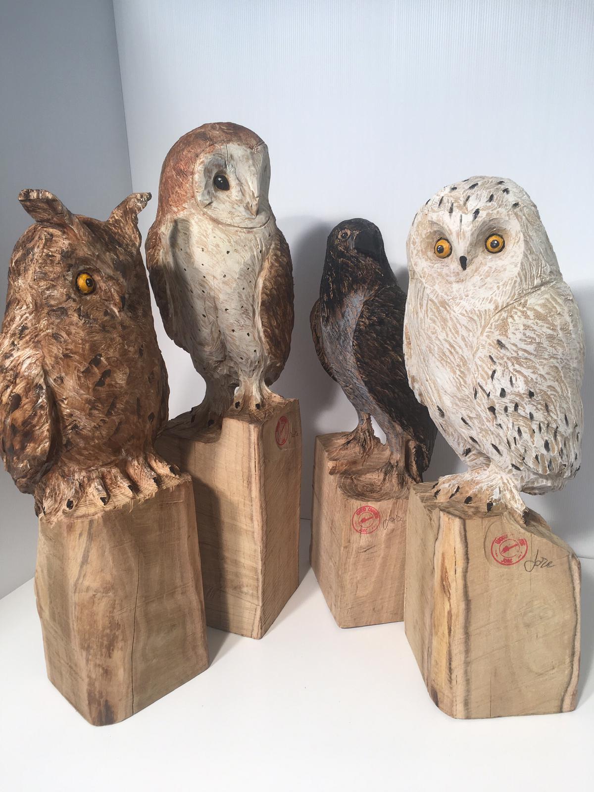 Gruppo di gufi realizzati con la tecnica chainsaw carving - sculture in legno realizzate con la motosega